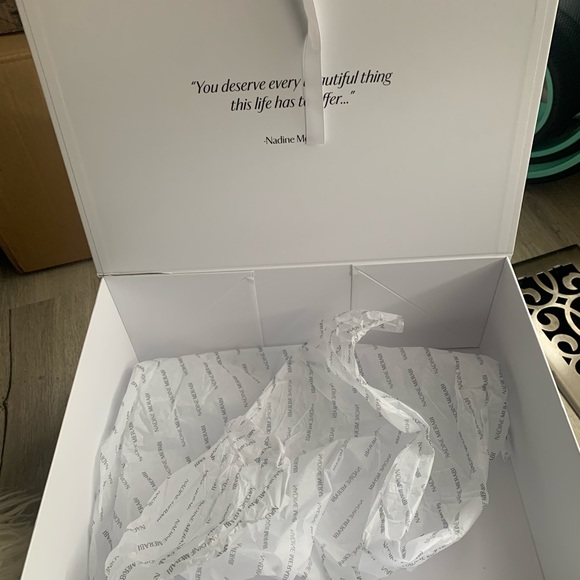 Nadine Merabi box - Picture 1 of 2